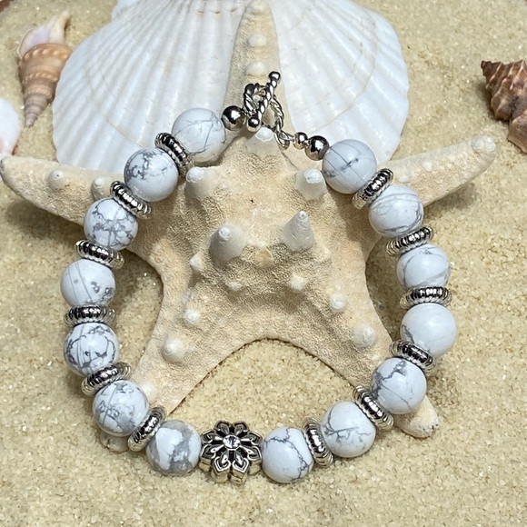 Beaded Bracelet - gray, white and silver tone - Picture 1 of 1